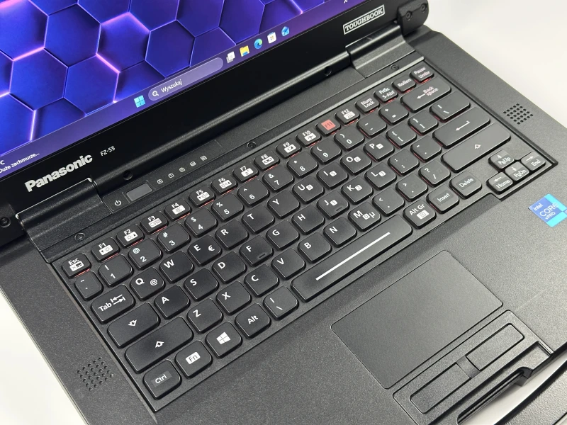 Panasonic Toughbook FZ55-2 i7-1185G7, modem LTE – wytrzymały laptop z podświetlaną klawiaturą RGB do pracy w terenie i wymagających warunkach.