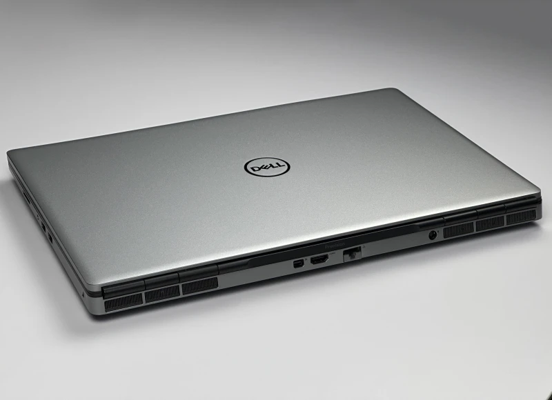 Dell Precision 7750 Xeon W-10855M, 17,3" FHD – mobilna stacja robocza do projektowania, CAD i pracy technicznej z klawiaturą US.