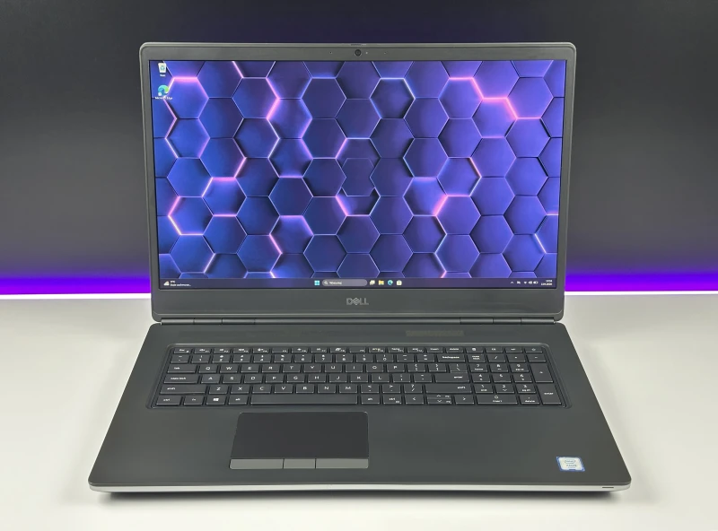 Dell Precision 7750 Xeon W-10855M, 17,3" FHD – mobilna stacja robocza do projektowania, CAD i pracy technicznej z klawiaturą US.