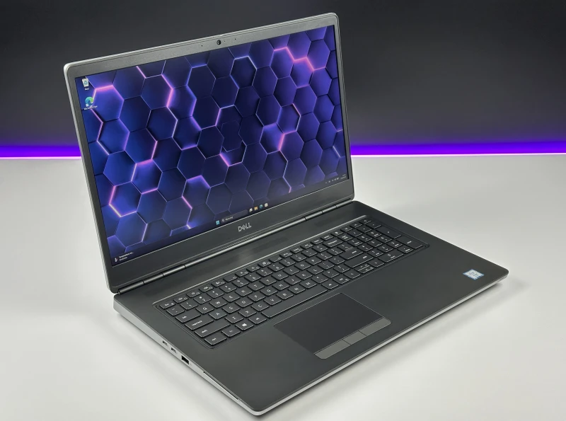 Dell Precision 7750 Xeon W-10855M, 17,3" FHD – mobilna stacja robocza do projektowania, CAD i pracy technicznej z klawiaturą US.