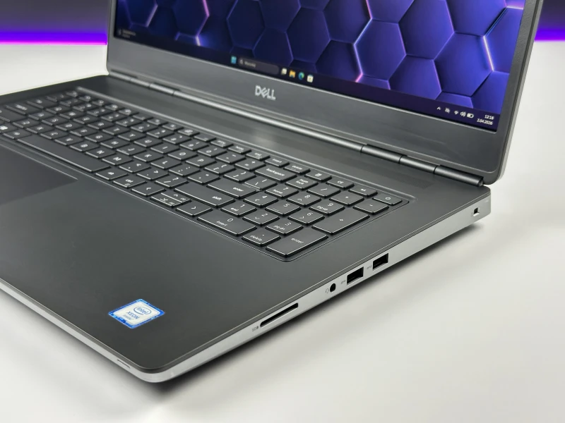 Dell Precision 7750 Xeon W-10855M, 17,3" FHD – mobilna stacja robocza do projektowania, CAD i pracy technicznej z klawiaturą US.