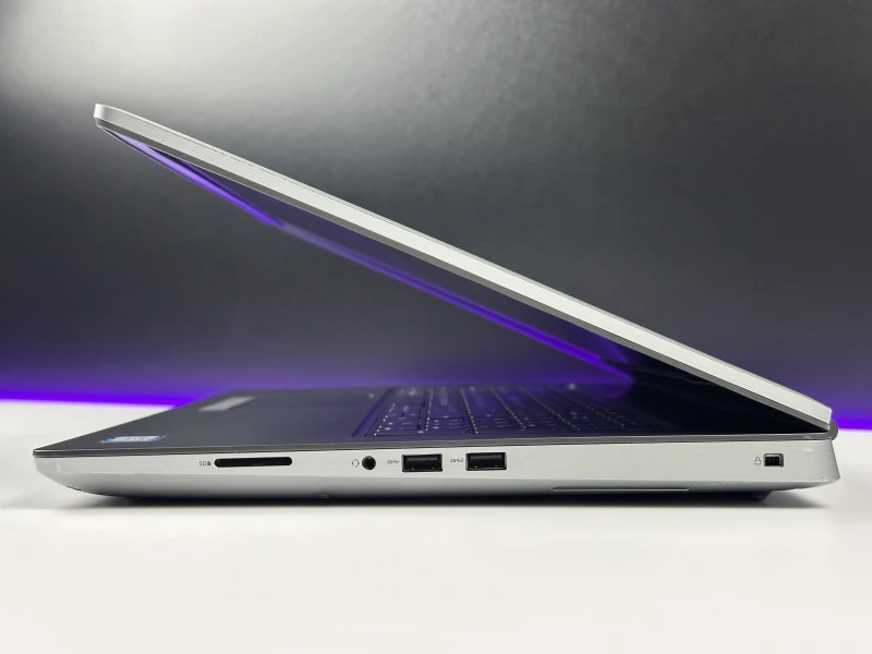 Dell Precision 7750 Xeon W-10855M, 17,3" FHD – mobilna stacja robocza do projektowania, CAD i pracy technicznej z klawiaturą US.