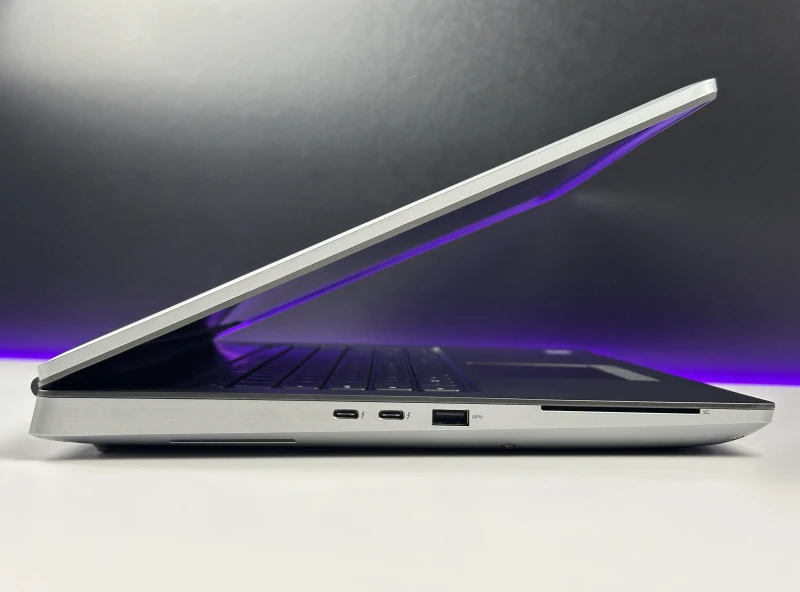 Dell Precision 7750 Xeon W-10855M, 17,3" FHD – mobilna stacja robocza do projektowania, CAD i pracy technicznej z klawiaturą US.