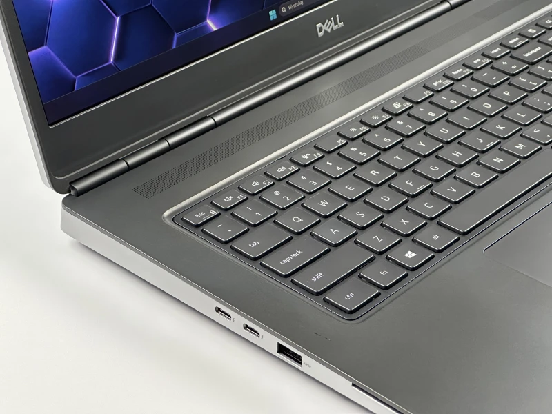 Dell Precision 7750 Xeon W-10855M, 17,3" FHD – mobilna stacja robocza do projektowania, CAD i pracy technicznej z klawiaturą US.
