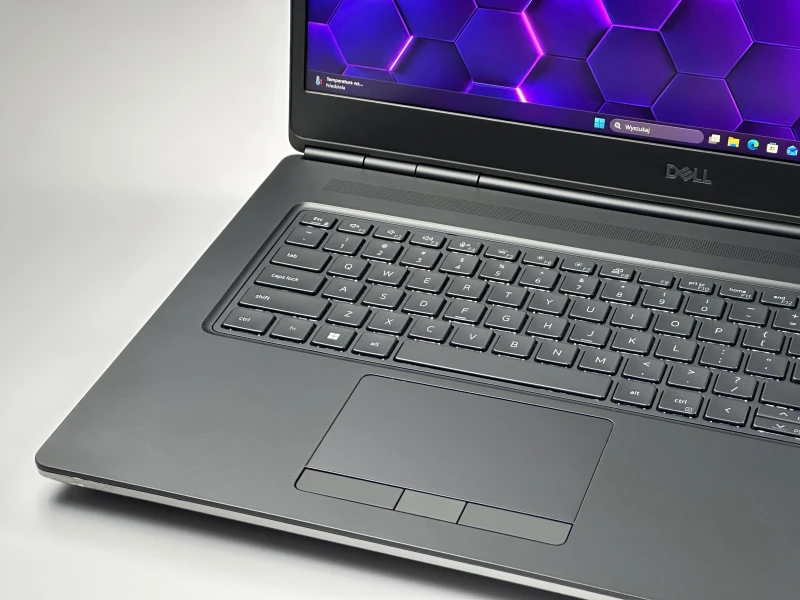 Dell Precision 7760 z i5-11500H i RTX A3000 6GB. Duży ekran 17,3” FHD i profesjonalna grafika zapewniają wydajność do CAD, 3D i pracy projektowej.