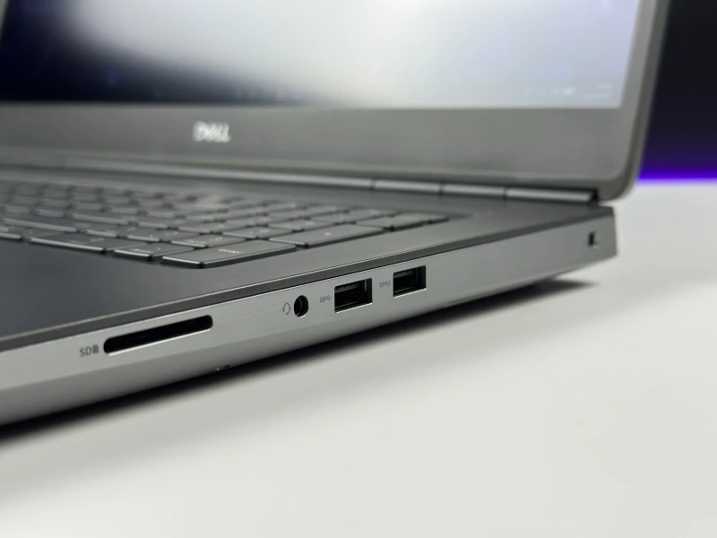 Dell Precision 7750 i7-10850H, Quadro T1000 4GB, 17,3" FHD – mobilna stacja robocza do CAD, grafiki i pracy technicznej z klawiaturą US.