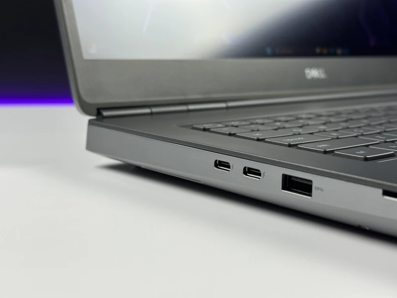 Dell Precision 7750 i7-10850H, Quadro T1000 4GB, 17,3" FHD – mobilna stacja robocza do CAD, grafiki i pracy technicznej z klawiaturą US.