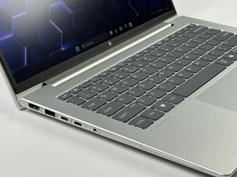 HP Elite mt645 G8 Ryzen 5 7535U, 14" FHD+ – wydajny laptop biznesowy do pracy mobilnej i biurowej z klawiaturą US.