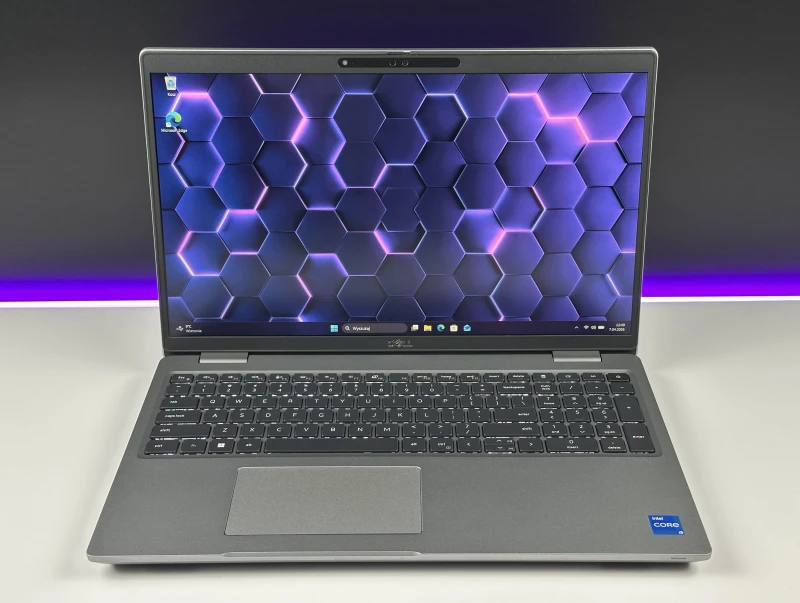 Dell Latitude 5531 i5-12500H, 15,6" FHD – wydajny laptop biznesowy do pracy biurowej i mobilnej z klawiaturą US i polskimi znakami.