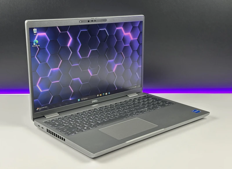 Dell Latitude 5531 i5-12500H, 15,6" FHD – wydajny laptop biznesowy do pracy biurowej i mobilnej z klawiaturą US i polskimi znakami.
