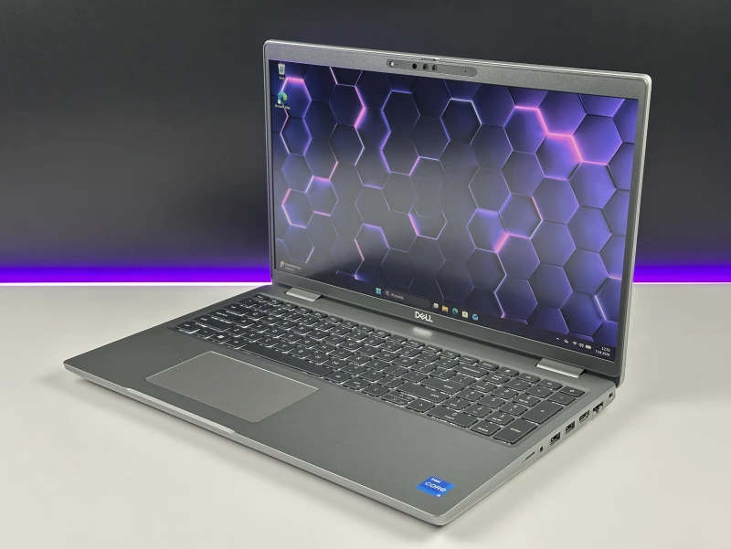 Dell Latitude 5531 i5-12500H, 15,6" FHD – wydajny laptop biznesowy do pracy biurowej i mobilnej z klawiaturą US i polskimi znakami.