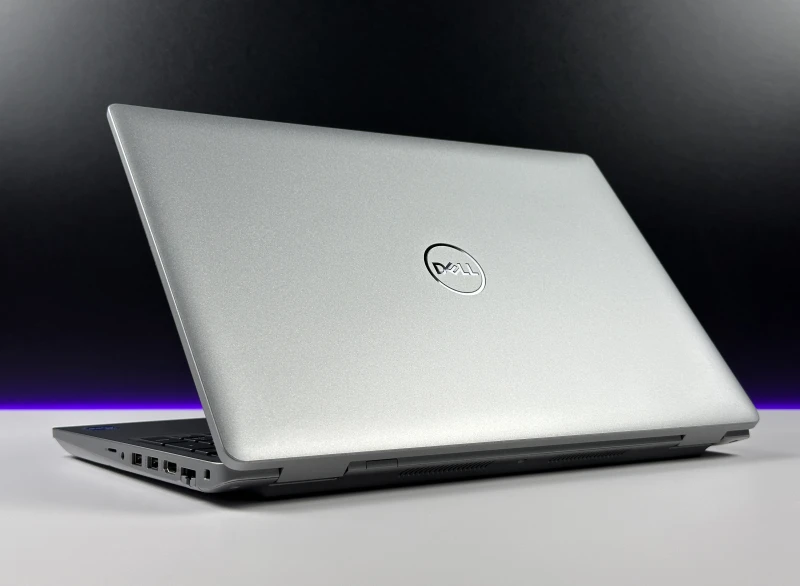 Dell Latitude 5531 i5-12500H, 15,6" FHD – wydajny laptop biznesowy do pracy biurowej i mobilnej z klawiaturą US i polskimi znakami.