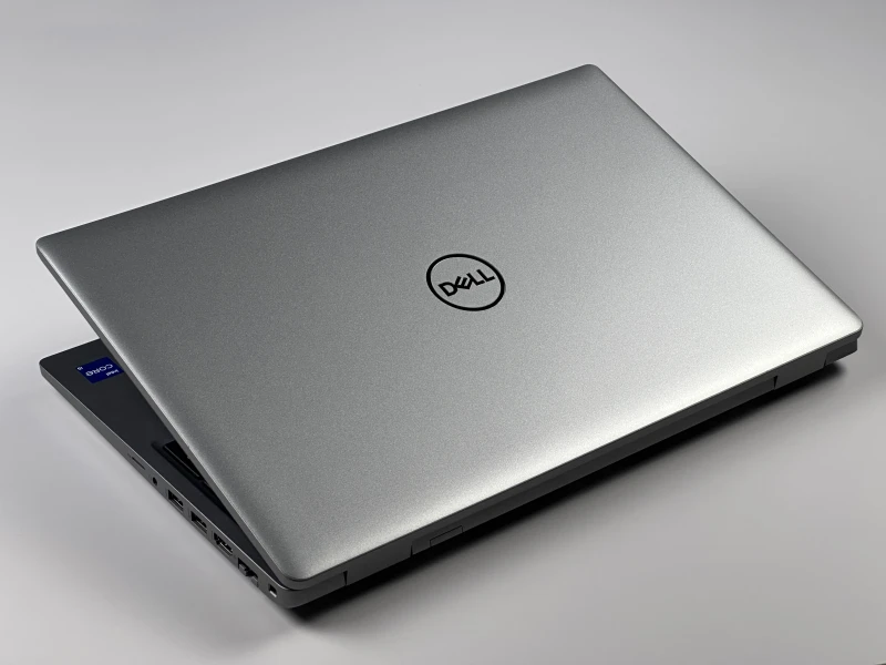 Dell Latitude 5531 i5-12500H, 15,6" FHD – wydajny laptop biznesowy do pracy biurowej i mobilnej z klawiaturą US i polskimi znakami.