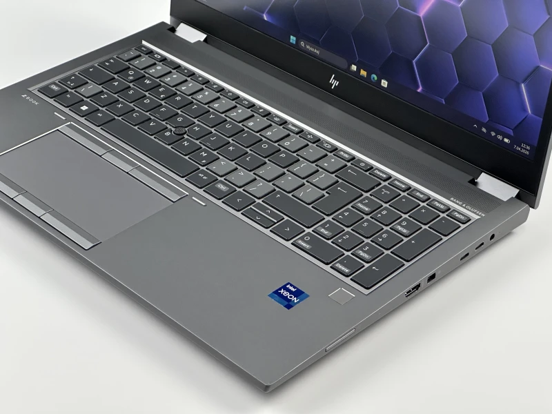 HP ZBook Fury 15 G8 Xeon W-11955M, RTX A3000 (6GB), ekran 15,6" FHD – mobilna stacja robocza do CAD, 3D i zaawansowanych projektów.