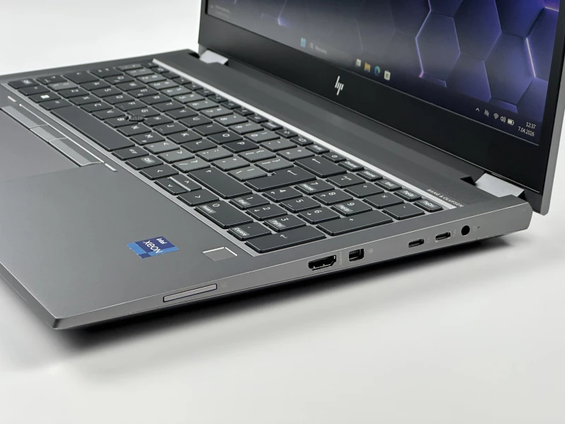 HP ZBook Fury 15 G8 Xeon W-11955M, RTX A3000 (6GB), ekran 15,6" FHD – mobilna stacja robocza do CAD, 3D i zaawansowanych projektów.