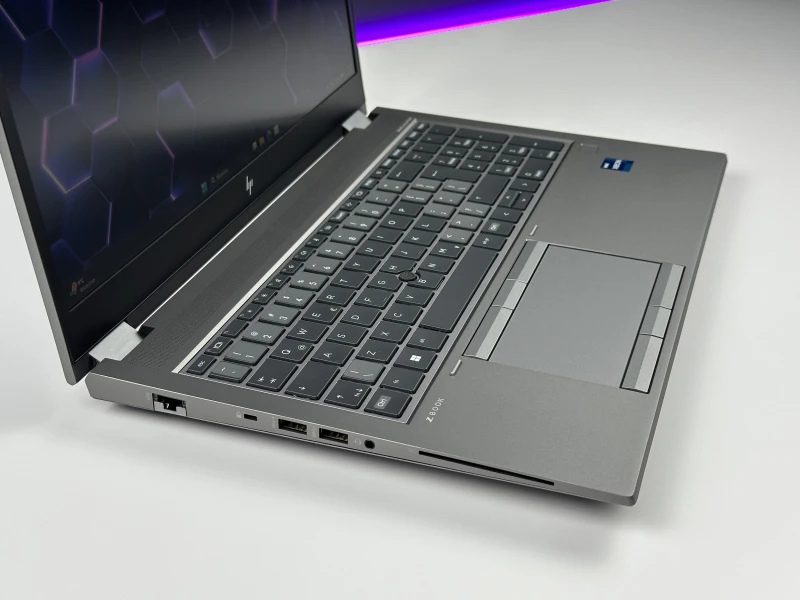 HP ZBook Fury 15 G8 Xeon W-11955M, RTX A3000 (6GB), ekran 15,6" FHD – mobilna stacja robocza do CAD, 3D i zaawansowanych projektów.