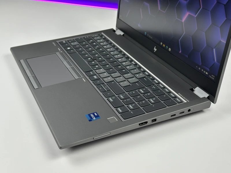 HP ZBook Fury 15 G8 Xeon W-11955M, RTX A3000 (6GB), ekran 15,6" FHD – mobilna stacja robocza do CAD, 3D i zaawansowanych projektów.