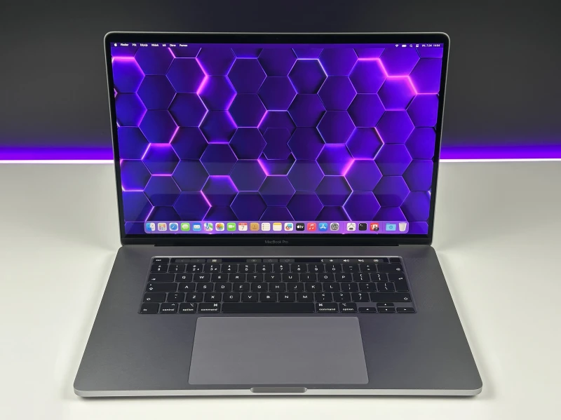 Apple MacBook Pro 16 A2141 i9-9980HK, 16GB/1TB, Radeon 5300M 4GB, 16" Retina – wydajny laptop do grafiki, montażu i pracy kreatywnej.