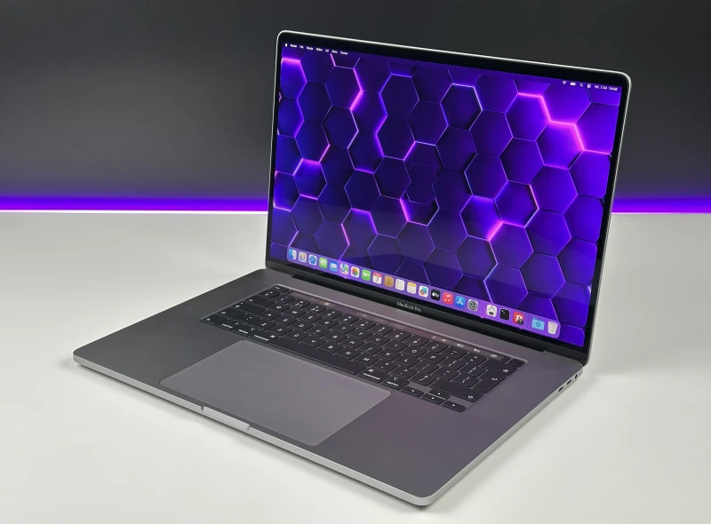 Apple MacBook Pro 16 A2141 i9-9980HK, 16GB/1TB, Radeon 5300M 4GB, 16" Retina – wydajny laptop do grafiki, montażu i pracy kreatywnej.
