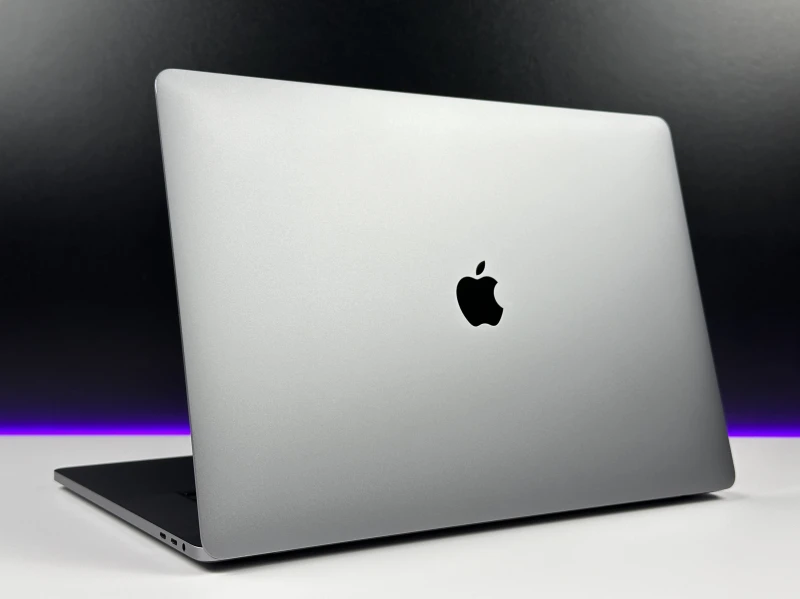 Apple MacBook Pro 16 A2141 i9-9980HK, 16GB/1TB, Radeon 5300M 4GB, 16" Retina – wydajny laptop do grafiki, montażu i pracy kreatywnej.