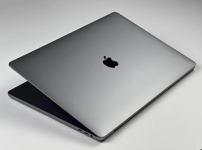 Apple MacBook Pro 16 A2141 i9-9980HK, 16GB/1TB, Radeon 5300M 4GB, 16" Retina – wydajny laptop do grafiki, montażu i pracy kreatywnej.