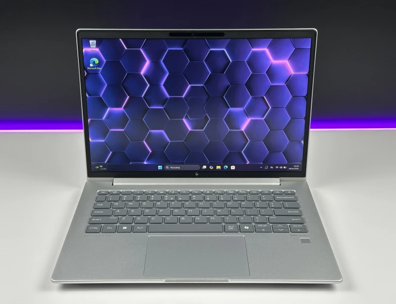 HP Elite mt645 G8 Ryzen 5 7535U, 14" FHD+ – wydajny laptop biznesowy do pracy mobilnej i biurowej z klawiaturą US.