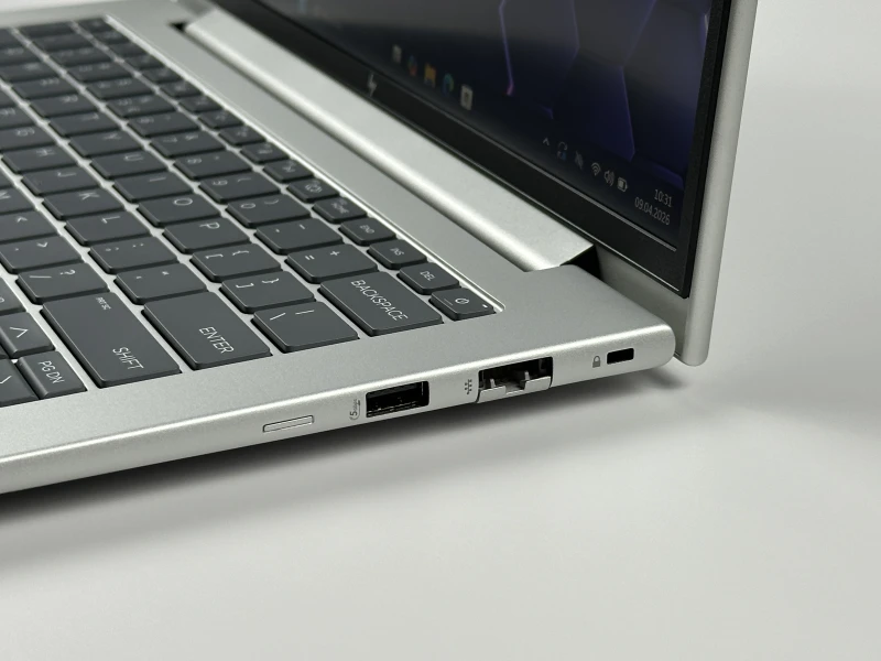 HP Elite mt645 G8 Ryzen 5 7535U, 14" FHD+ – wydajny laptop biznesowy do pracy mobilnej i biurowej z klawiaturą US.