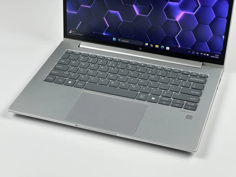 HP Elite mt645 G8 Ryzen 5 7535U, 14" FHD+ – wydajny laptop biznesowy do pracy mobilnej i biurowej z klawiaturą US.