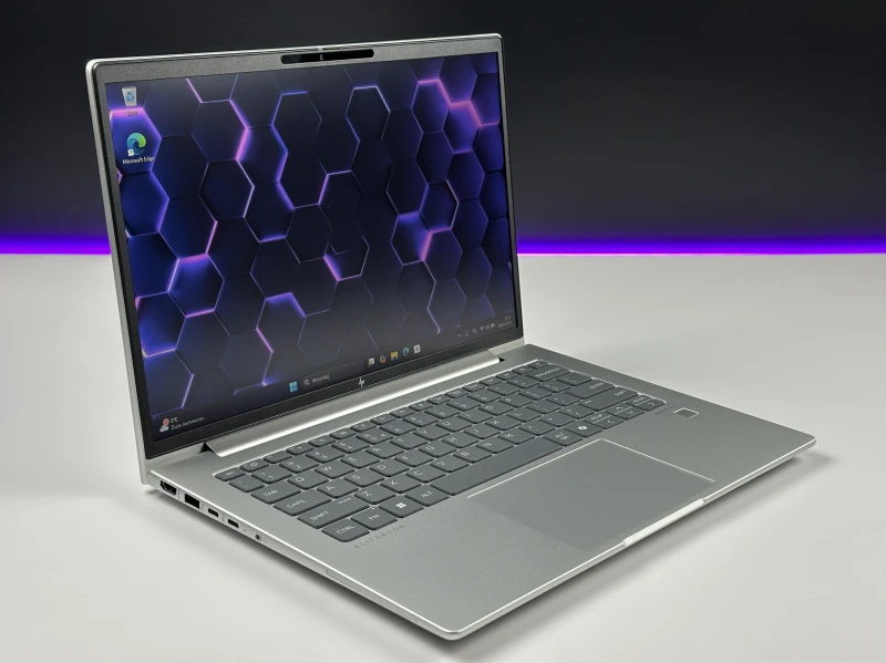HP Elite mt645 G8 Ryzen 5 7535U, 14" FHD+ – wydajny laptop biznesowy do pracy mobilnej i biurowej z klawiaturą US. HP Elite mt645 G8 Ryzen 5 7535U, 14" FHD+ – wydajny laptop biznesowy do pracy mobilnej i biurowej z klawiaturą US.
