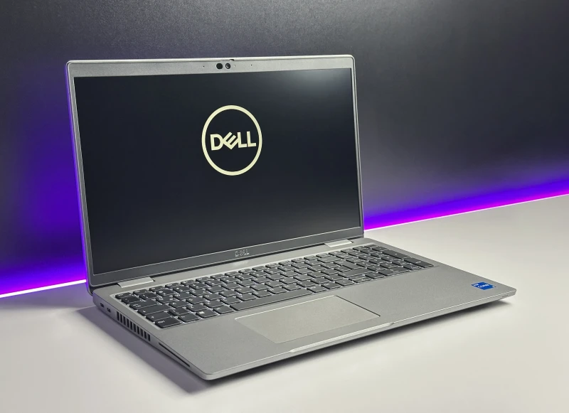 Dell Latitude 5520 i5-1135G7, 15,6" FHD – biznesowy laptop do pracy biurowej i mobilnej, zapewniający stabilność i komfort użytkowania.