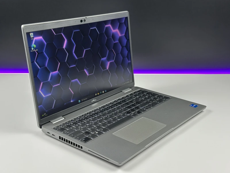 Dell Latitude 5520 i5-1135G7, 15,6" FHD – biznesowy laptop do pracy biurowej i mobilnej, zapewniający stabilność i komfort użytkowania.