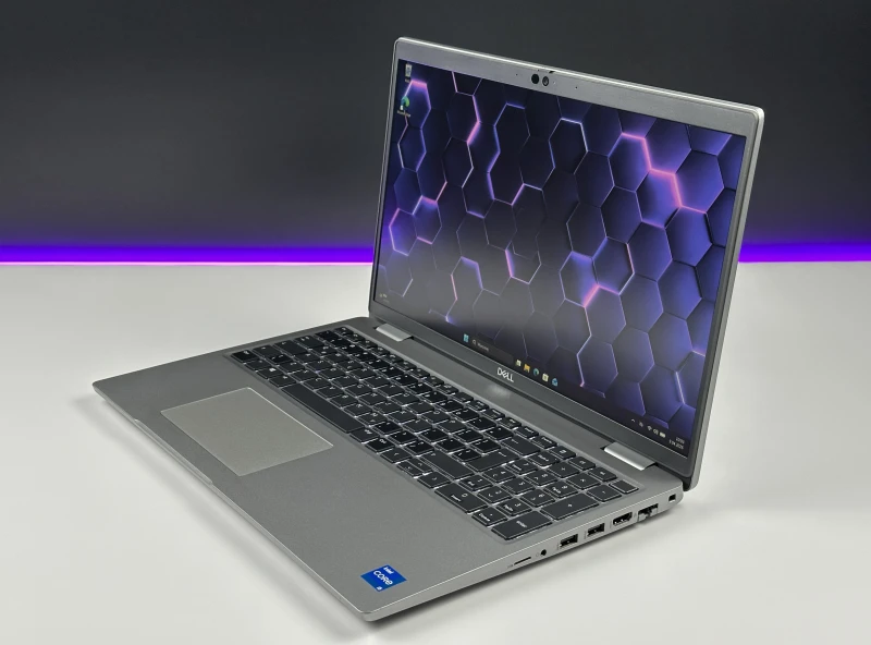 Dell Latitude 5520 i5-1135G7, 15,6" FHD – biznesowy laptop do pracy biurowej i mobilnej, zapewniający stabilność i komfort użytkowania.