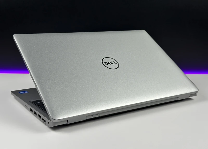 Dell Latitude 5520 i5-1135G7, 15,6" FHD – biznesowy laptop do pracy biurowej i mobilnej, zapewniający stabilność i komfort użytkowania.