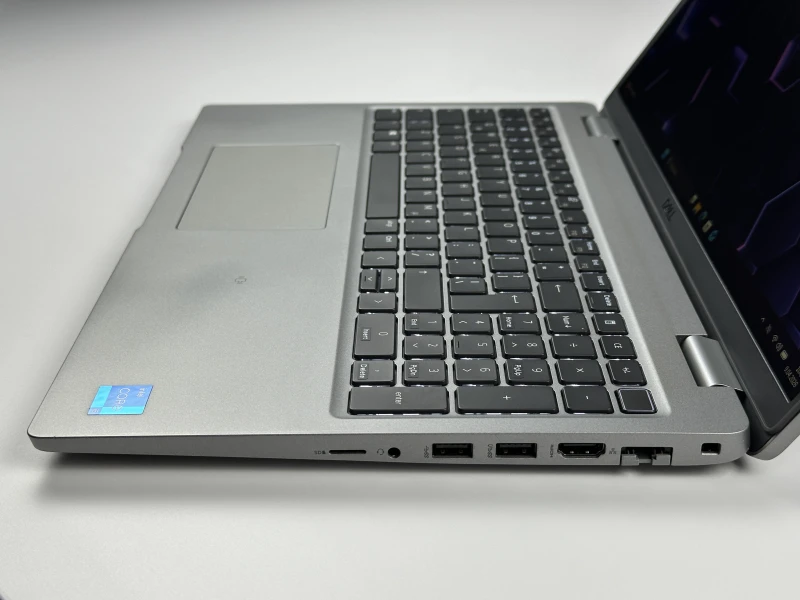 Dell Latitude 5520 i5-1135G7, 15,6" FHD – biznesowy laptop do pracy biurowej i mobilnej, zapewniający stabilność i komfort użytkowania.