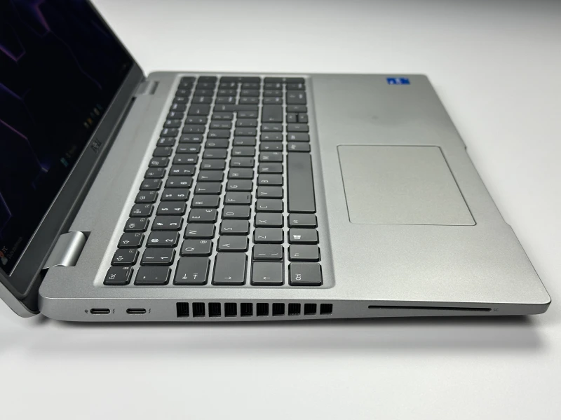 Dell Latitude 5520 i5-1135G7, 15,6" FHD – biznesowy laptop do pracy biurowej i mobilnej, zapewniający stabilność i komfort użytkowania.