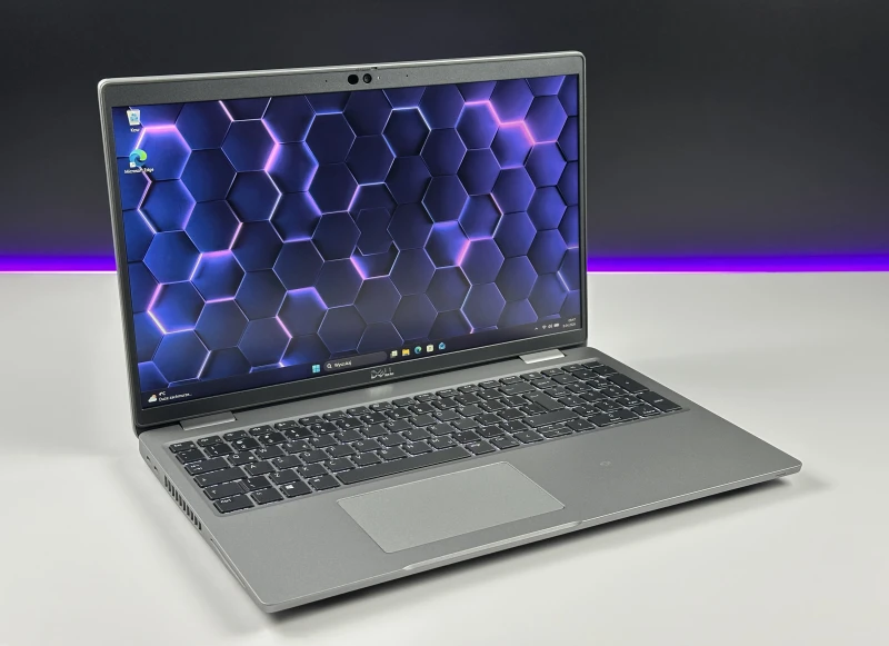 Dell Latitude 5520 i5-1135G7, 15,6" FHD – biznesowy laptop do pracy biurowej i mobilnej, zapewniający stabilność i komfort użytkowania.