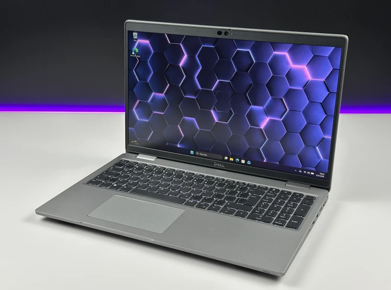 Dell Latitude 5520 i5-1135G7, 15,6" FHD – biznesowy laptop do pracy biurowej i mobilnej, zapewniający stabilność i komfort użytkowania.