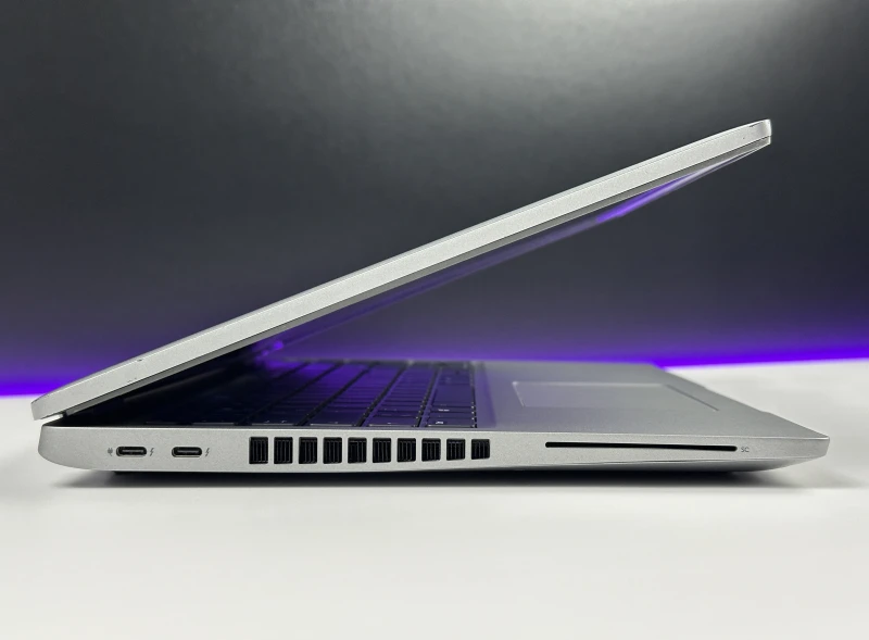 Dell Latitude 5520 i5-1135G7, 15,6" FHD – biznesowy laptop do pracy biurowej i mobilnej, zapewniający stabilność i komfort użytkowania.