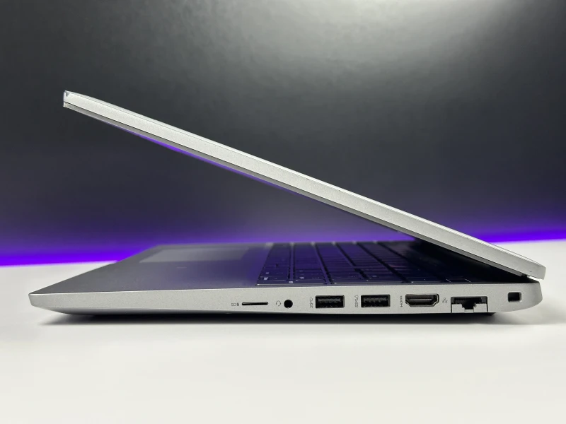 Dell Latitude 5520 i5-1135G7, 15,6" FHD – biznesowy laptop do pracy biurowej i mobilnej, zapewniający stabilność i komfort użytkowania.