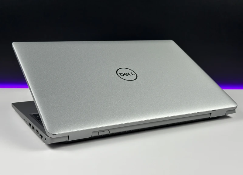 Dell Latitude 5520 i5-1135G7, 15,6" FHD – biznesowy laptop do pracy biurowej i mobilnej, zapewniający stabilność i komfort użytkowania.