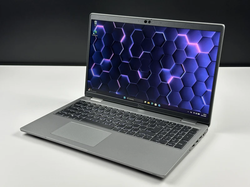 Dell Latitude 5520 i5-1135G7, 15,6" FHD – biznesowy laptop do pracy biurowej i mobilnej, zapewniający stabilność i komfort użytkowania.