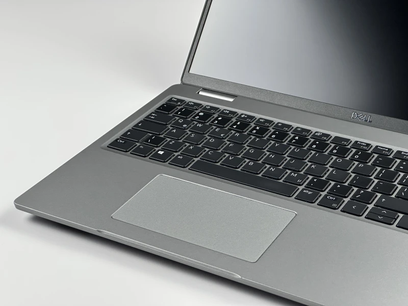 Dell Latitude 5520 i5-1135G7, 15,6" FHD – biznesowy laptop do pracy biurowej i mobilnej, zapewniający stabilność i komfort użytkowania.