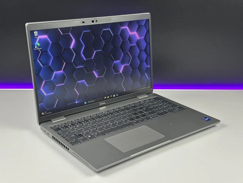 Dell Latitude 5520 i7-1185G7, MX450 2GB, 15,6" FHD oraz MODEM LTE – biznesowy laptop z czytnikiem Smart Card i linii papilarnych do pracy mobilnej.