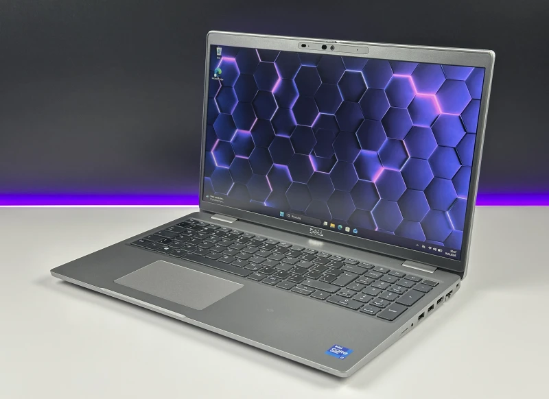 Dell Latitude 5520 i7-1185G7, MX450 2GB, 15,6" FHD oraz MODEM LTE – biznesowy laptop z czytnikiem Smart Card i linii papilarnych do pracy mobilnej.