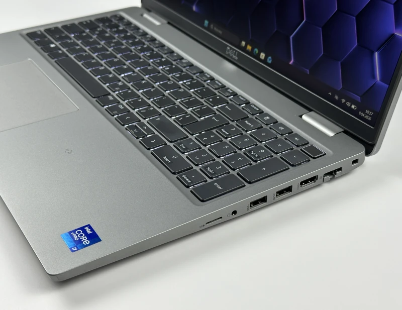 Dell Latitude 5520 i7-1185G7, MX450 2GB, 15,6" FHD oraz MODEM LTE – biznesowy laptop z czytnikiem Smart Card i linii papilarnych do pracy mobilnej.