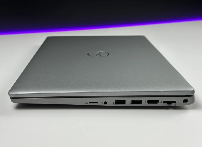 Dell Latitude 5520 i7-1185G7, MX450 2GB, 15,6" FHD oraz MODEM LTE – biznesowy laptop z czytnikiem Smart Card i linii papilarnych do pracy mobilnej.