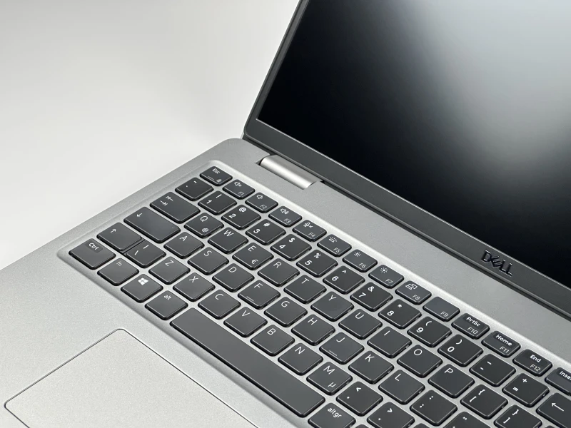 Dell Latitude 5520 i7-1185G7, MX450 2GB, 15,6" FHD oraz MODEM LTE – biznesowy laptop z czytnikiem Smart Card i linii papilarnych do pracy mobilnej.