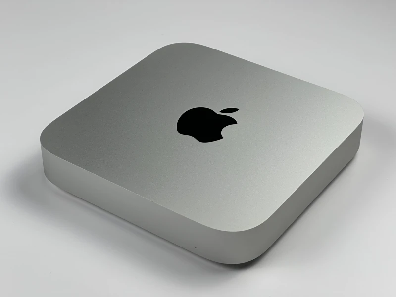Apple Mac mini A2348 M1 8C CPU/GPU, 8GB/256GB, Wi-Fi – kompaktowy komputer do pracy biurowej, kreatywnej i codziennego użytkowania.