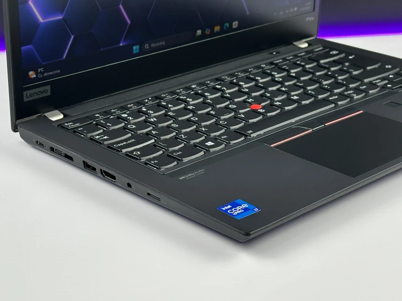 Lenovo ThinkPad P14s Gen 2 – i7-1165G7, FHD i grafika T500. Wydajność i mobilność klasy premium, stworzone dla profesjonalistów.