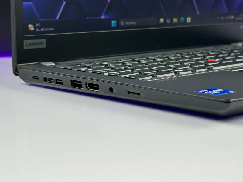 Lenovo ThinkPad P14s Gen 2 – i7-1165G7, FHD i grafika T500. Wydajność i mobilność klasy premium, stworzone dla profesjonalistów.